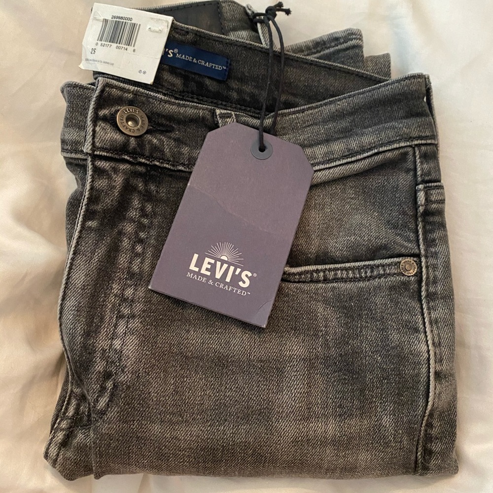 BRAND NEW Levi light washed grey skinny jeans